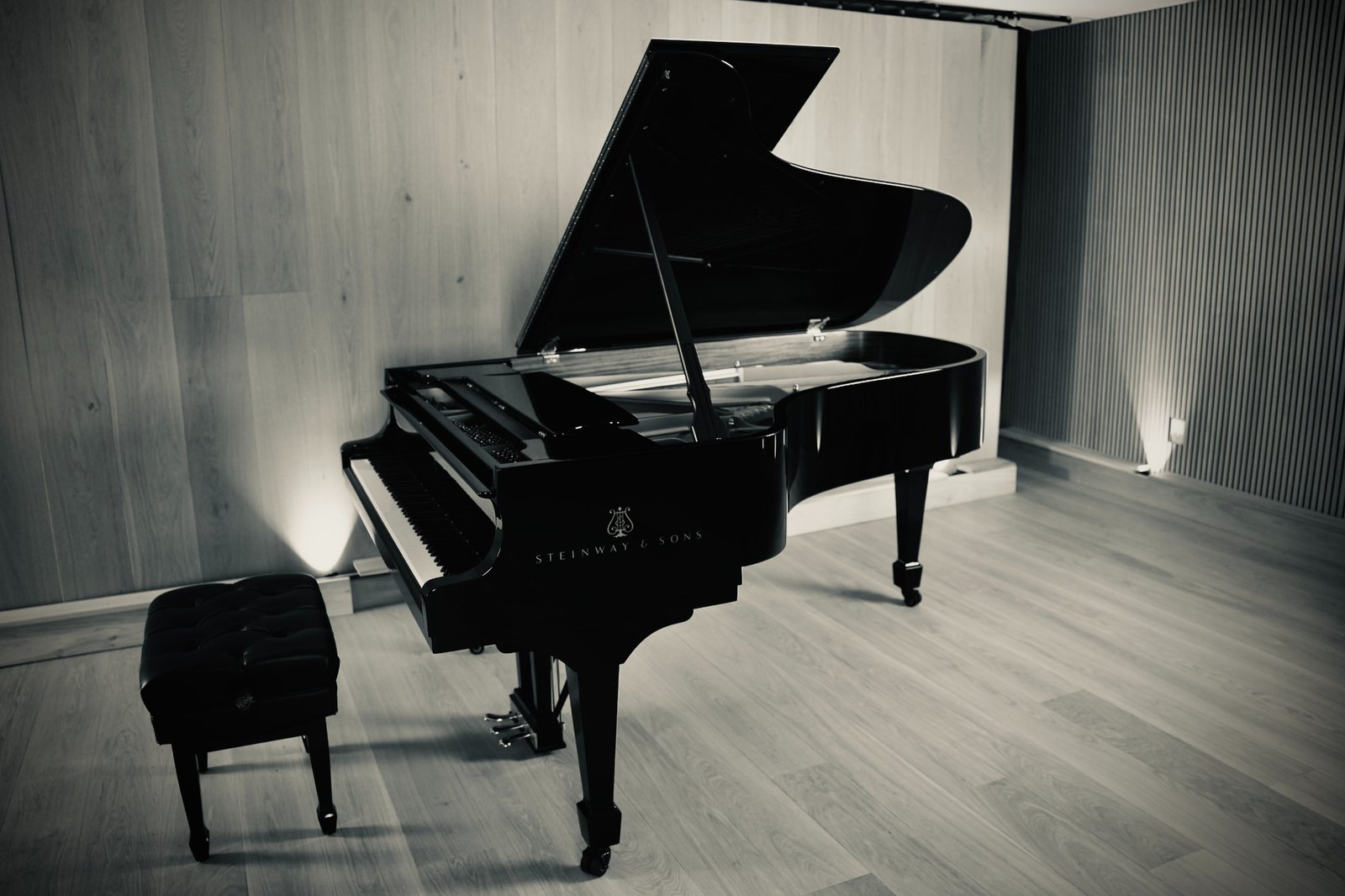 Sovana piano studio with grand piano